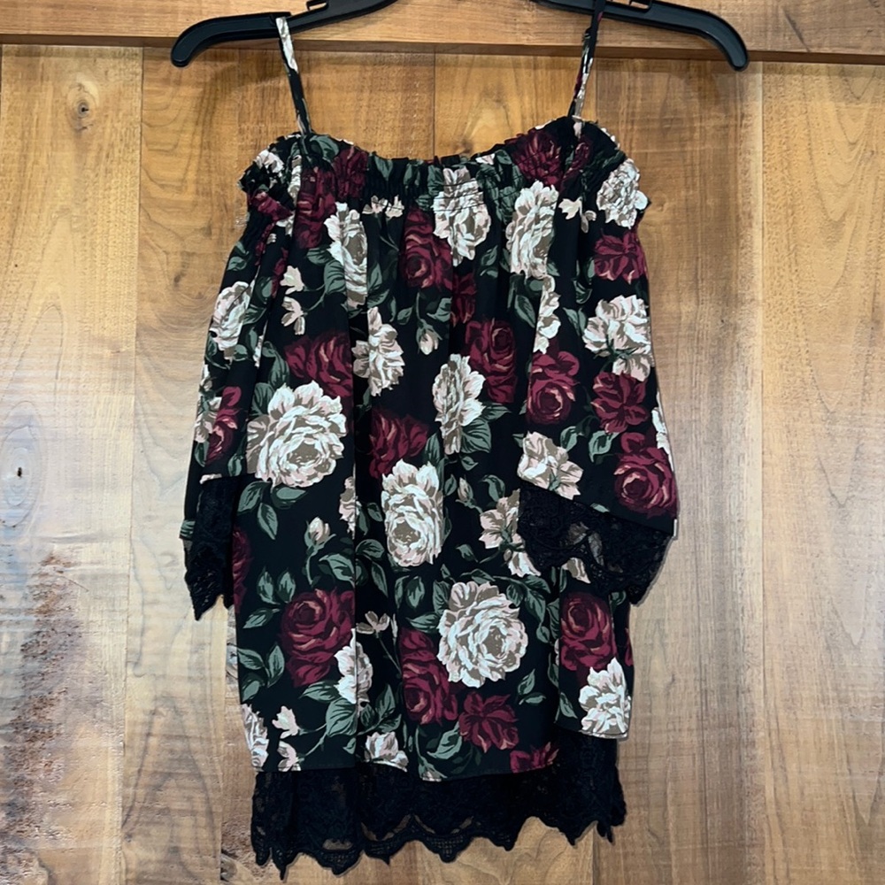 A. Byer cold shoulder floral top with lace detail size medium